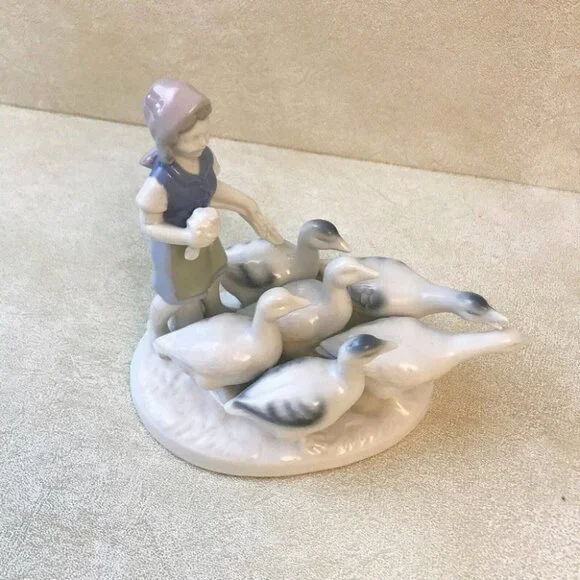 Gerold Porzellan Bavaria Western Germany Figurine Girl Geese Ducks collectors - Picture 6 of 12